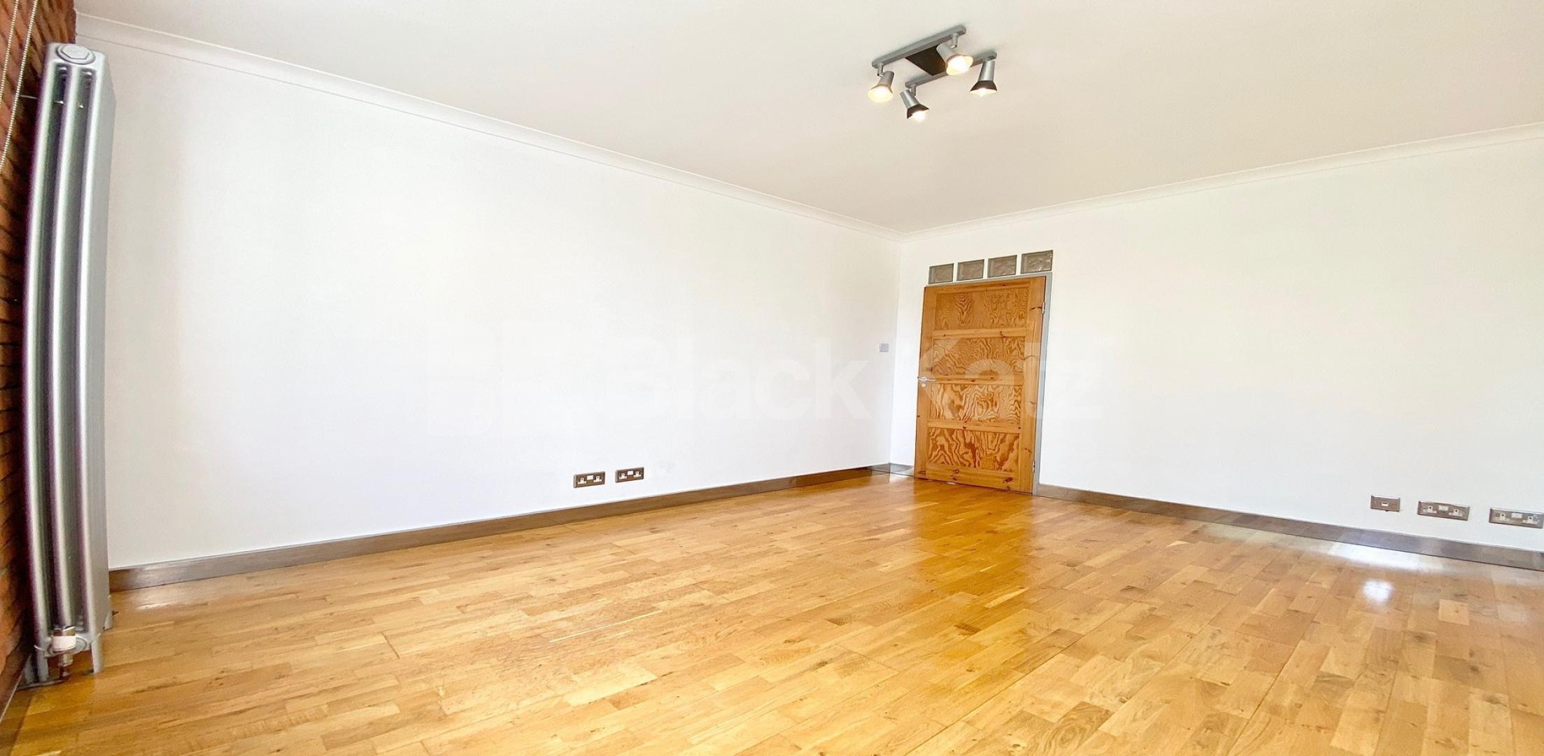 			VIRTUAL TOUR AVAILABLE!, 2 Bedroom, 1 bath, 1 reception Apartment			 Cruikshank Street, ANGEL-KINGS CROSS